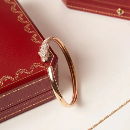 [Luna Brilliance] PANTHERE HALF DIAMOND OPEN BRACELET