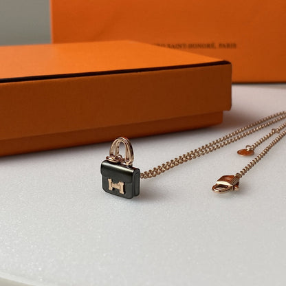 [Luna Brilliance]CONSTANCE BLACK PEDANT PINK GOLD NECKLACE