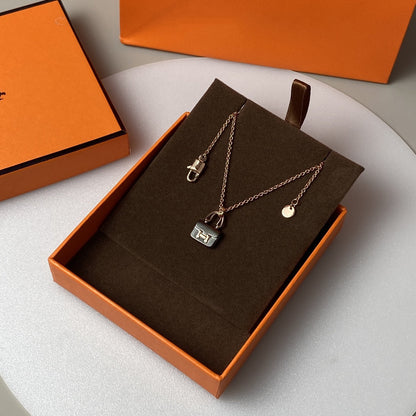 [Luna Brilliance]CONSTANCE BLACK PEDANT PINK GOLD NECKLACE