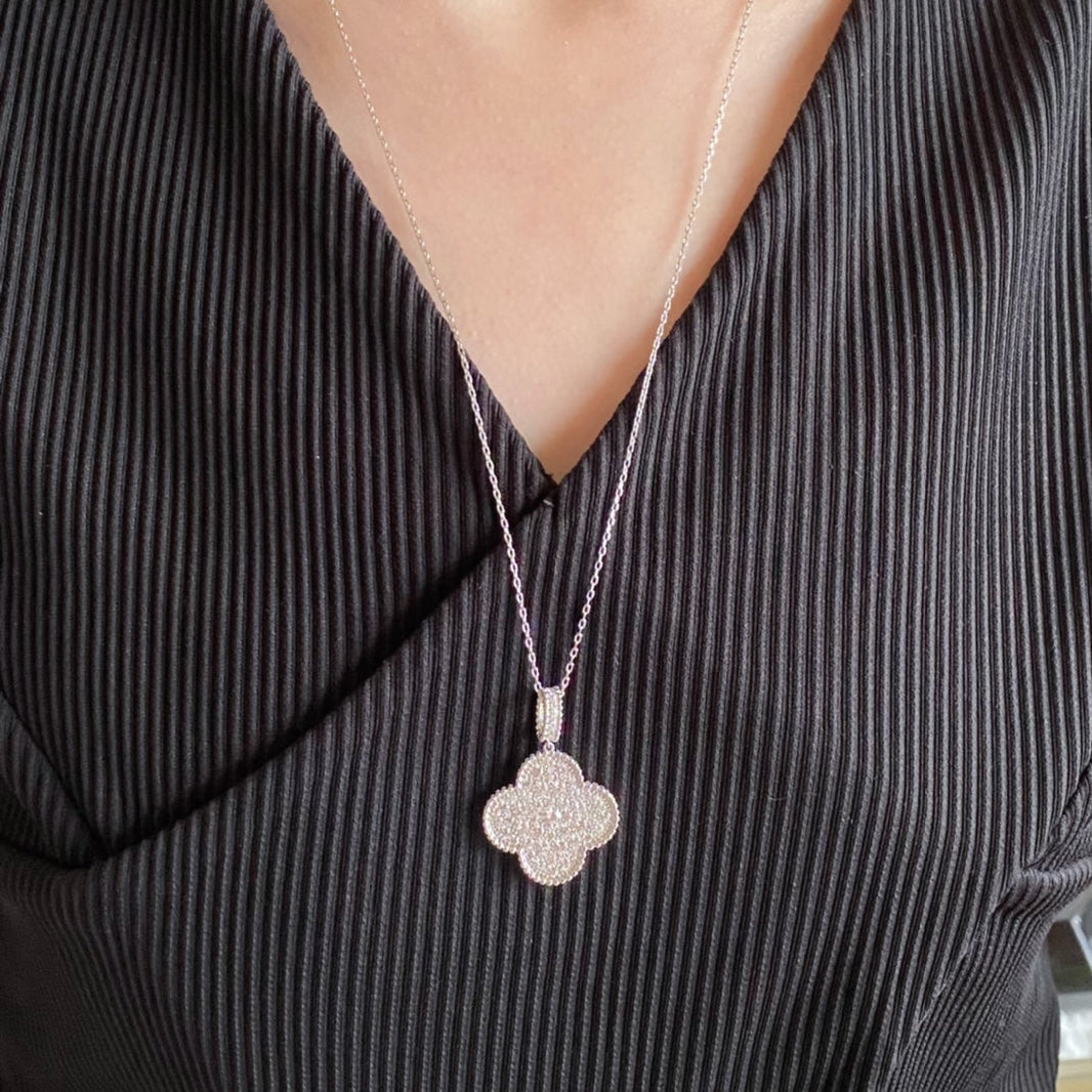 [Luna Brilliance]CLOVER 25MM LARGE PEDANT DIAMOND PAVED LONG NECKLACE