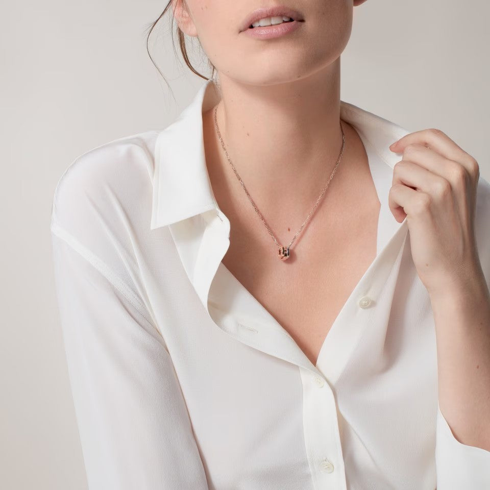 [Luna Brilliance] LOVE 6 DIAMOND PENDANT NECKLACE