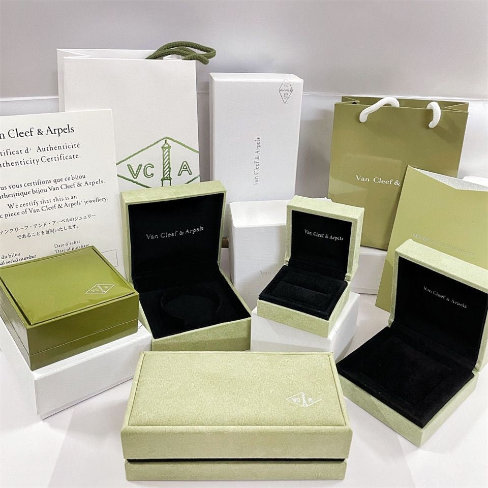 [Luna Brilliance]VA CLOVER BRACELET NECKLACE RING BOX GIFT BAG