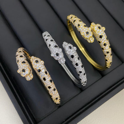 [Luna Brilliance] PANTHERE DOUBLE HEADED HALF DIAMOND OPEN BRACELET