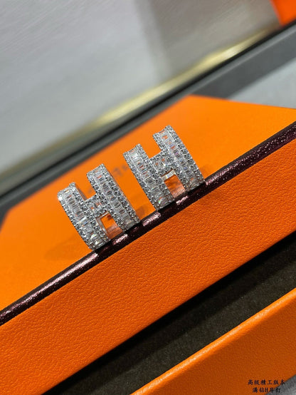 [Luna Brilliance]H STUD EARRINGS WITH SILVER DIAMONDS