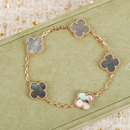 [Luna Brilliance] CLOVER 5 MOTIF GRAY MOP BRACELET COLLECTION