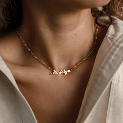Carrie Figaro Chain Name Necklace