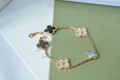 [Luna Brilliance] CLOVER 5 MOTIF GRAY MOP BRACELET COLLECTION