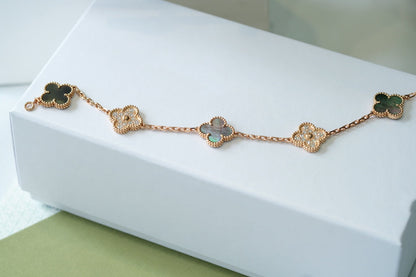 [Luna Brilliance] CLOVER 5 MOTIF GRAY MOP BRACELET COLLECTION