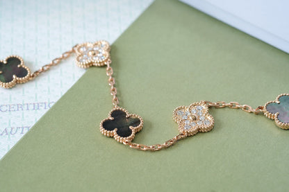 [Luna Brilliance] CLOVER 5 MOTIF GRAY MOP BRACELET COLLECTION