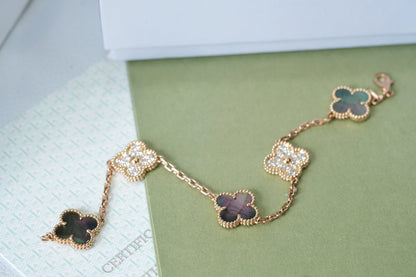 [Luna Brilliance] CLOVER 5 MOTIF GRAY MOP BRACELET COLLECTION