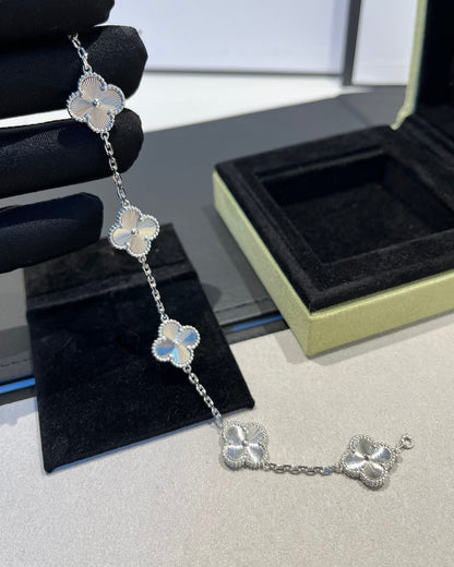 [Luna Brilliance] CLOVER 5 MOTIF LASER BRACELET COLLECTION