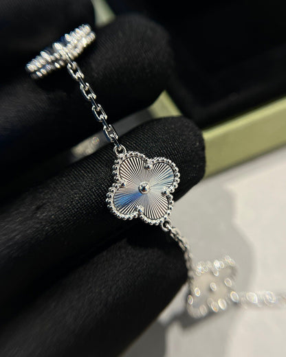 [Luna Brilliance] CLOVER 5 MOTIF LASER BRACELET COLLECTION