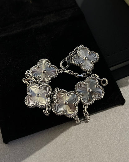[Luna Brilliance] CLOVER 5 MOTIF LASER BRACELET COLLECTION