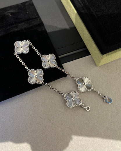 [Luna Brilliance] CLOVER 5 MOTIF LASER BRACELET COLLECTION